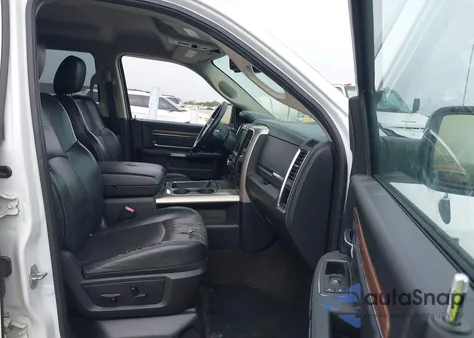 2015 Ram 1500 Laramie z USA, uszkodzony, nr VIN 1C6RR7NM8FS747741